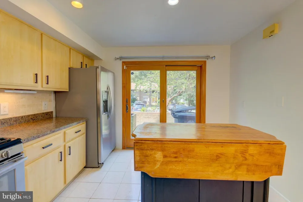 266 NEW MARK ESPLANADE Rockville, MD 20850