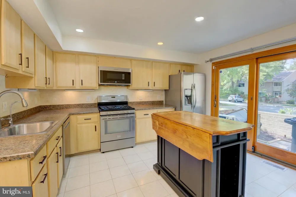266 NEW MARK ESPLANADE Rockville, MD 20850