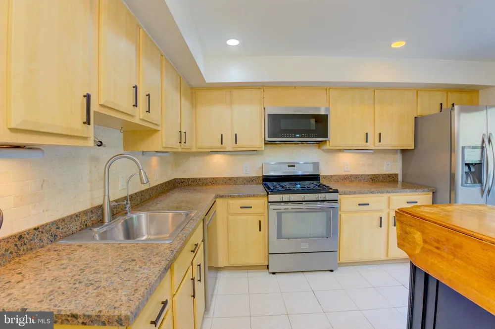 266 NEW MARK ESPLANADE Rockville, MD 20850