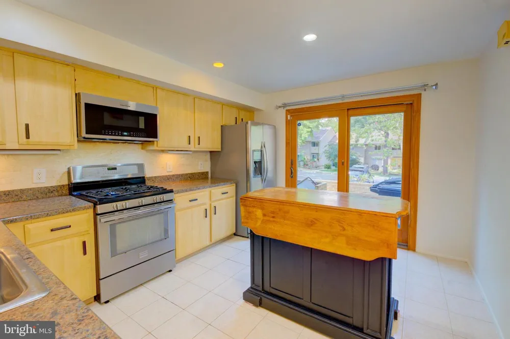 266 NEW MARK ESPLANADE Rockville, MD 20850