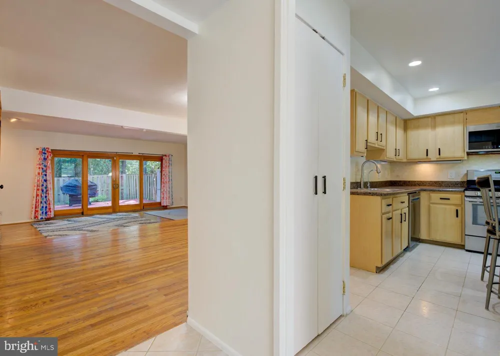 266 NEW MARK ESPLANADE Rockville, MD 20850