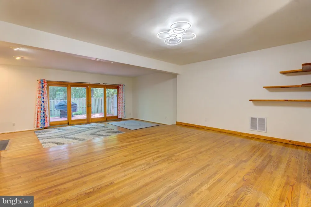 266 NEW MARK ESPLANADE Rockville, MD 20850