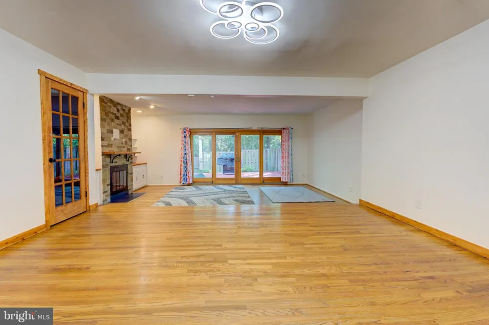 266 NEW MARK ESPLANADE Rockville, MD 20850