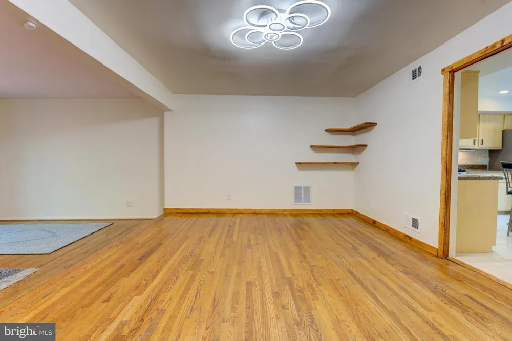 266 NEW MARK ESPLANADE Rockville, MD 20850