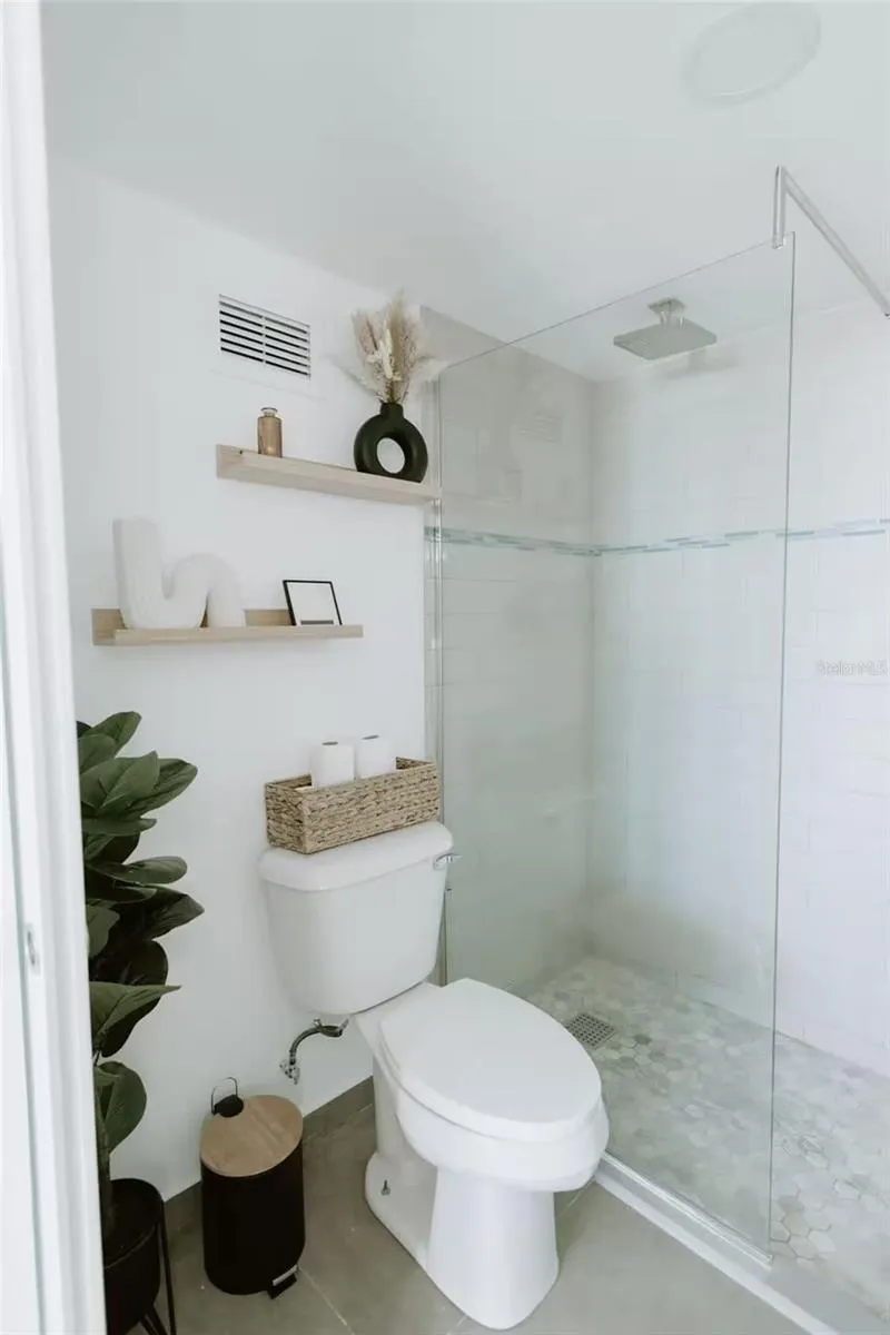 6165 AV. ISLA VERDE #1052 Carolina, PR 00979