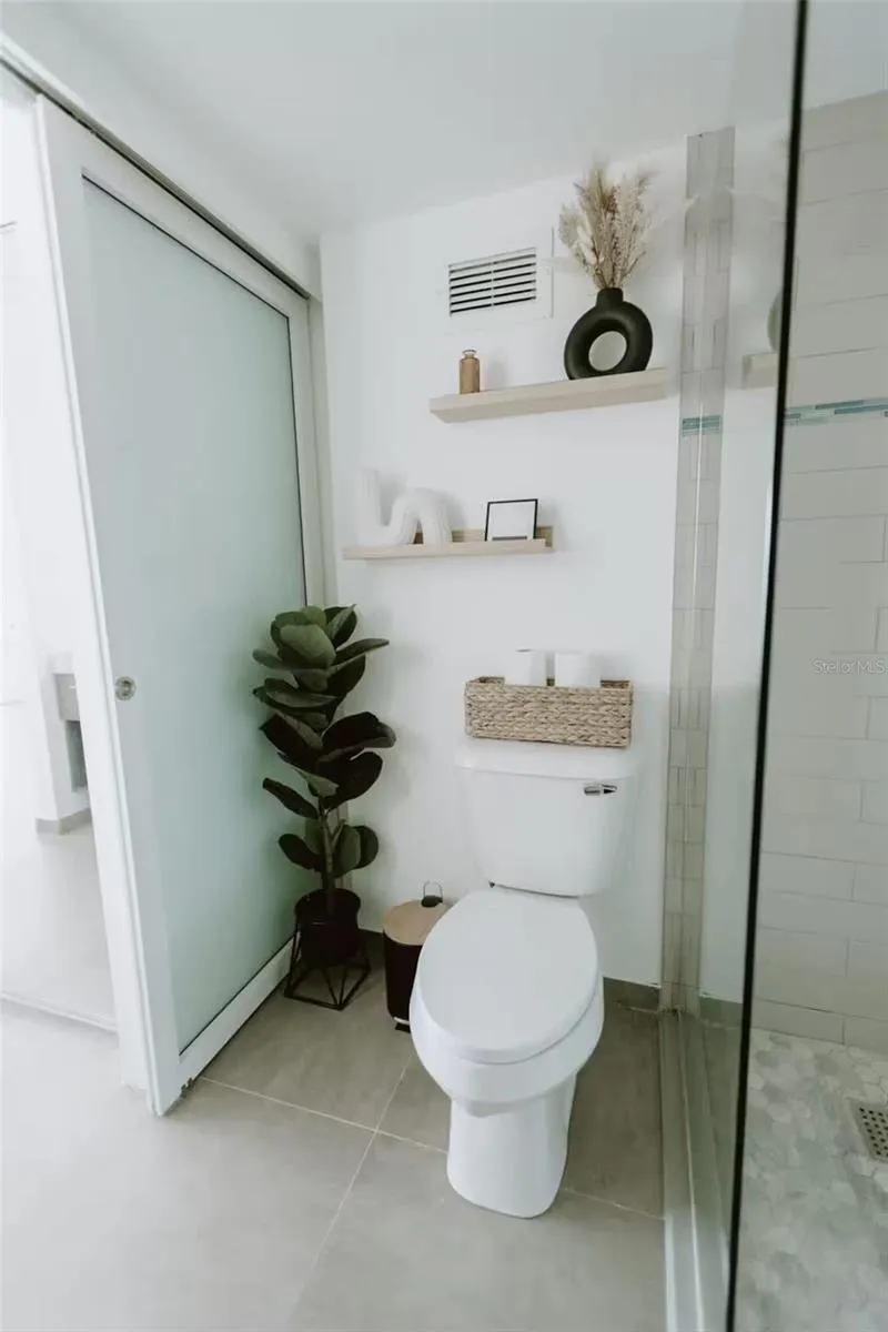 6165 AV. ISLA VERDE #1052 Carolina, PR 00979
