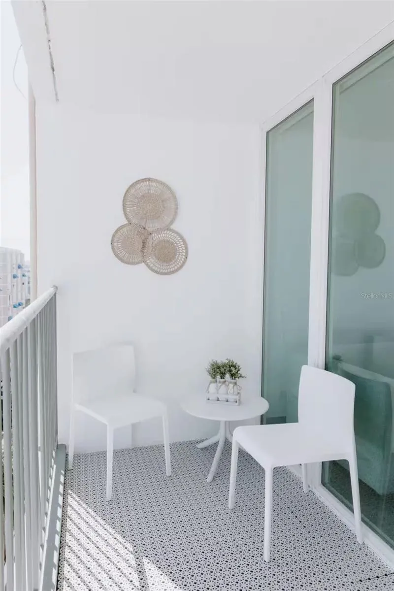 6165 AV. ISLA VERDE #1052 Carolina, PR 00979