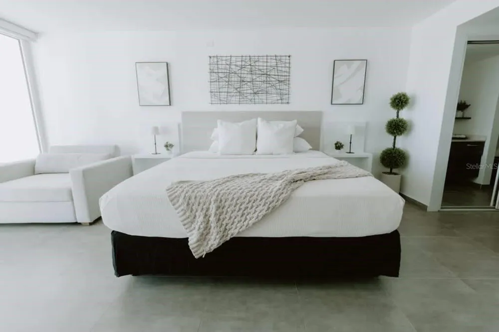 6165 AV. ISLA VERDE #1052 Carolina, PR 00979