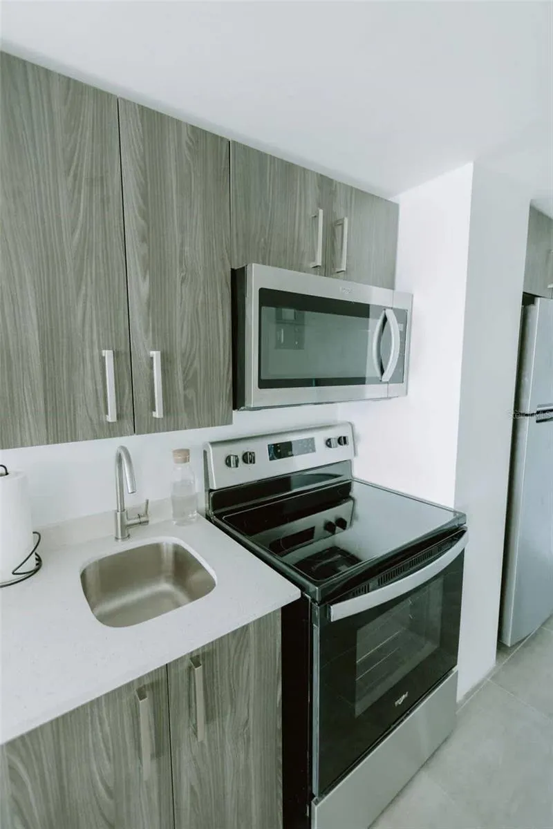6165 AV. ISLA VERDE #1052 Carolina, PR 00979