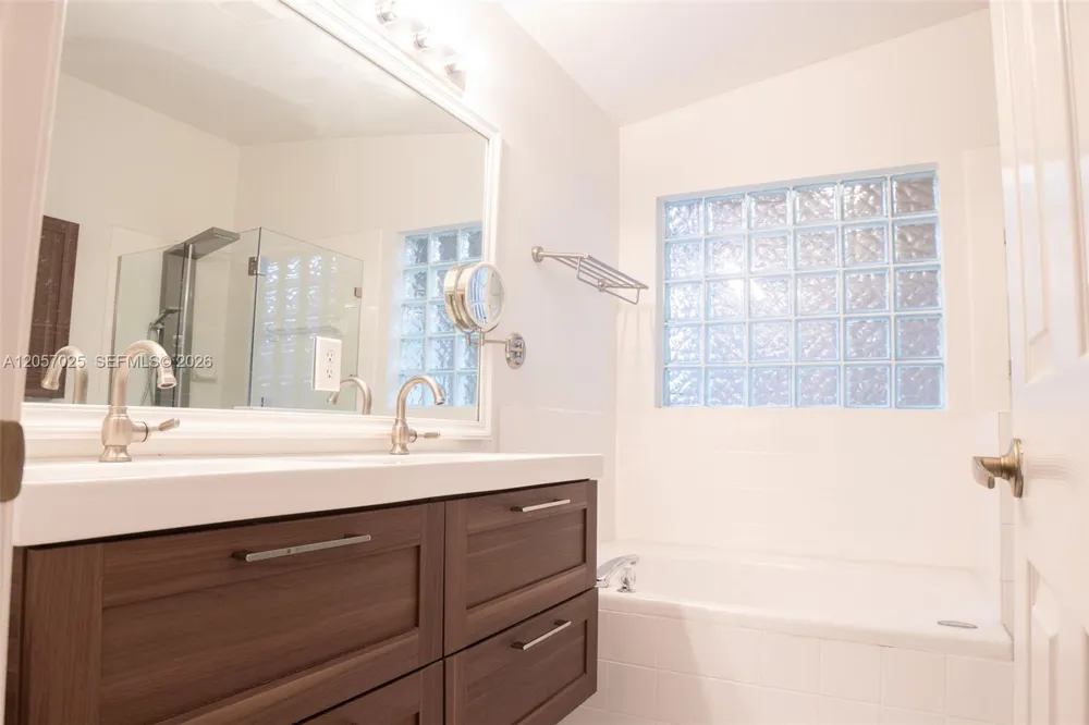 16410 Sapphire Bnd Weston, FL 33331