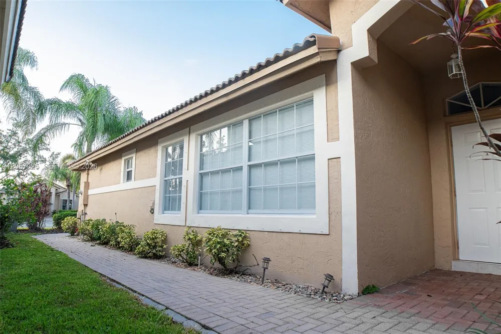 16410 Sapphire Bnd Weston, FL 33331