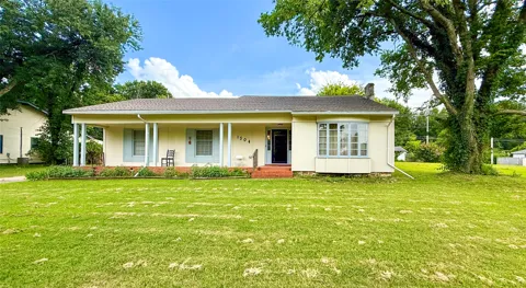 1504 E 7th Street