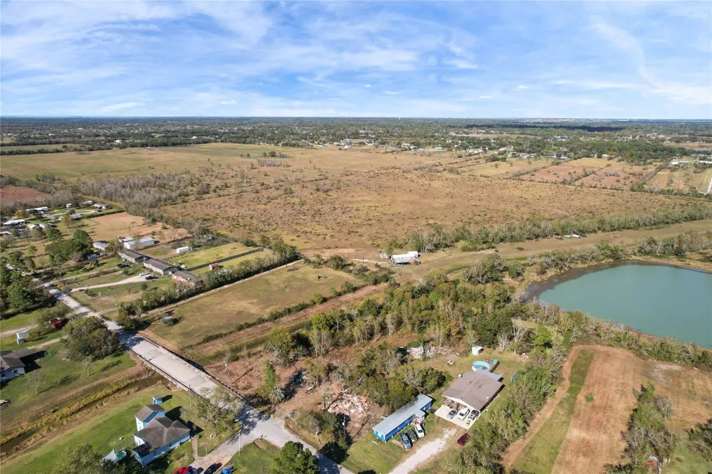 8903 Baker Street Santa Fe, TX 77510