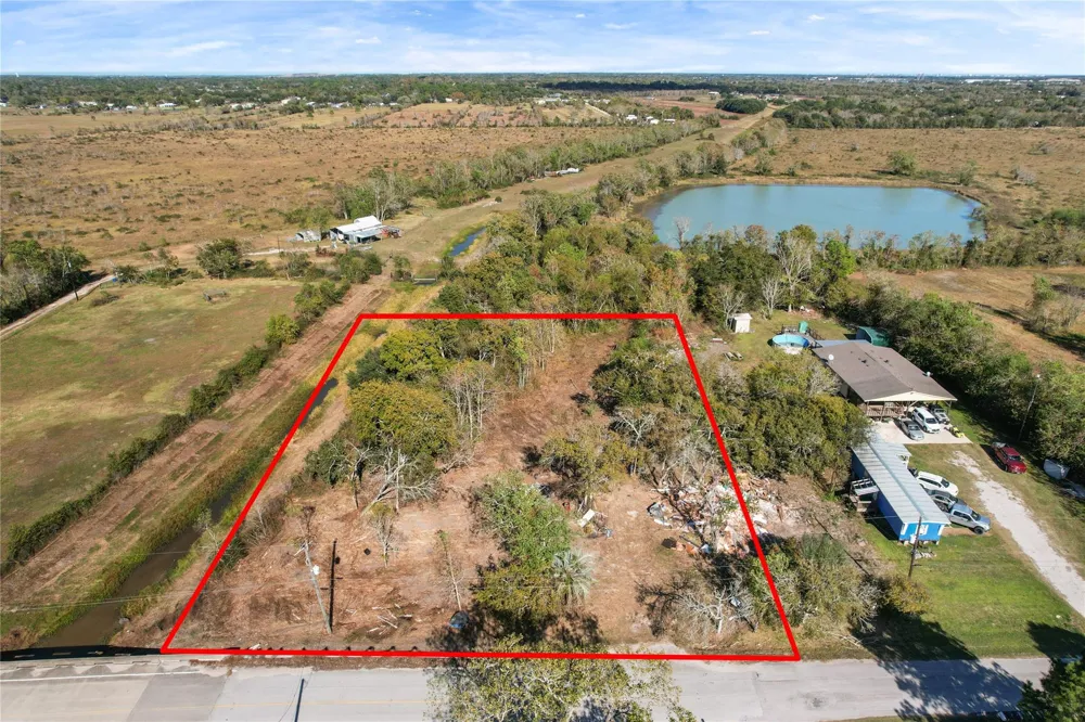 8903 Baker Street Santa Fe, TX 77510