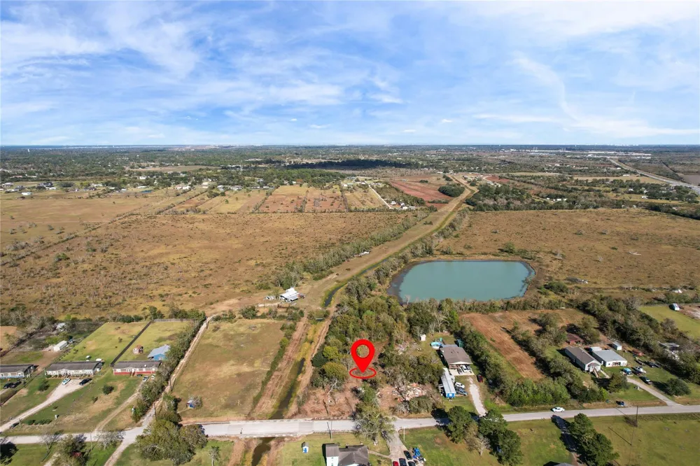 8903 Baker Street Santa Fe, TX 77510