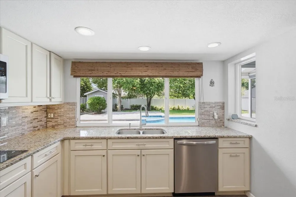 13101 BURNES LAKE DRIVE Tampa, FL 33612