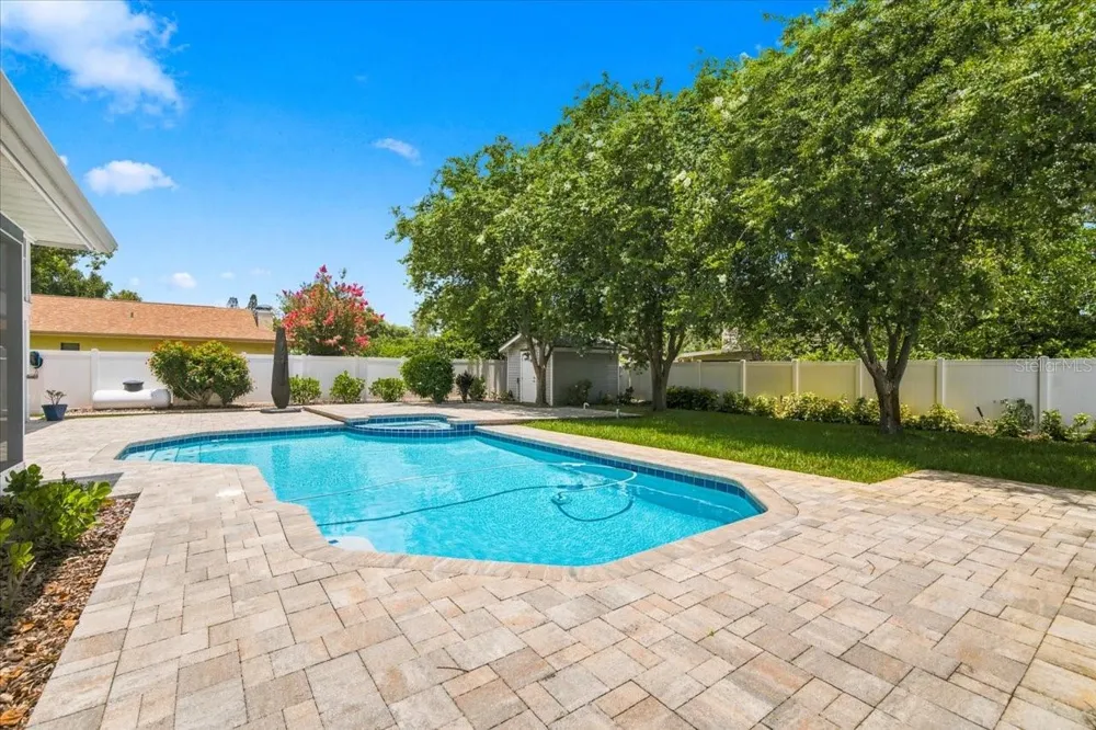 13101 BURNES LAKE DRIVE Tampa, FL 33612
