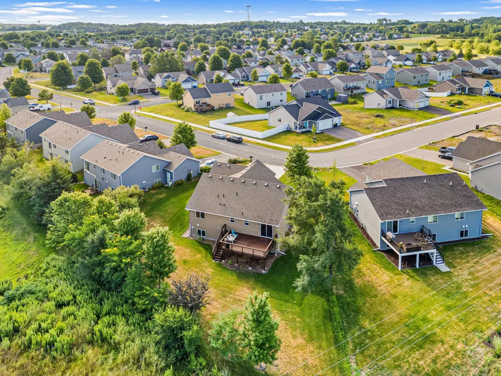 914 Prestwick Drive Belle Plaine, MN 56011