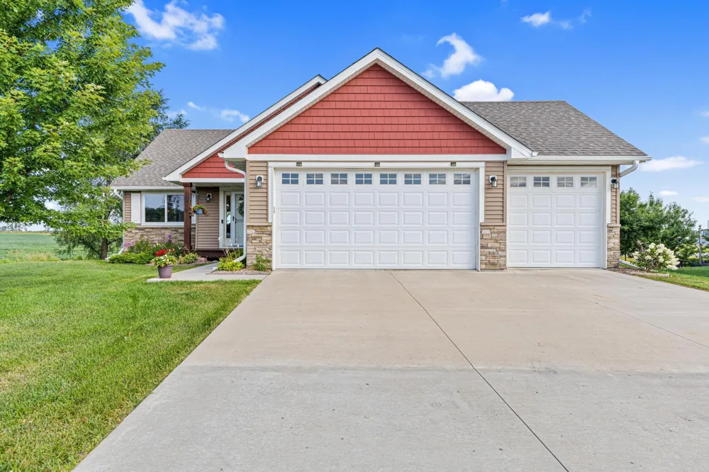 914 Prestwick Drive Belle Plaine, MN 56011