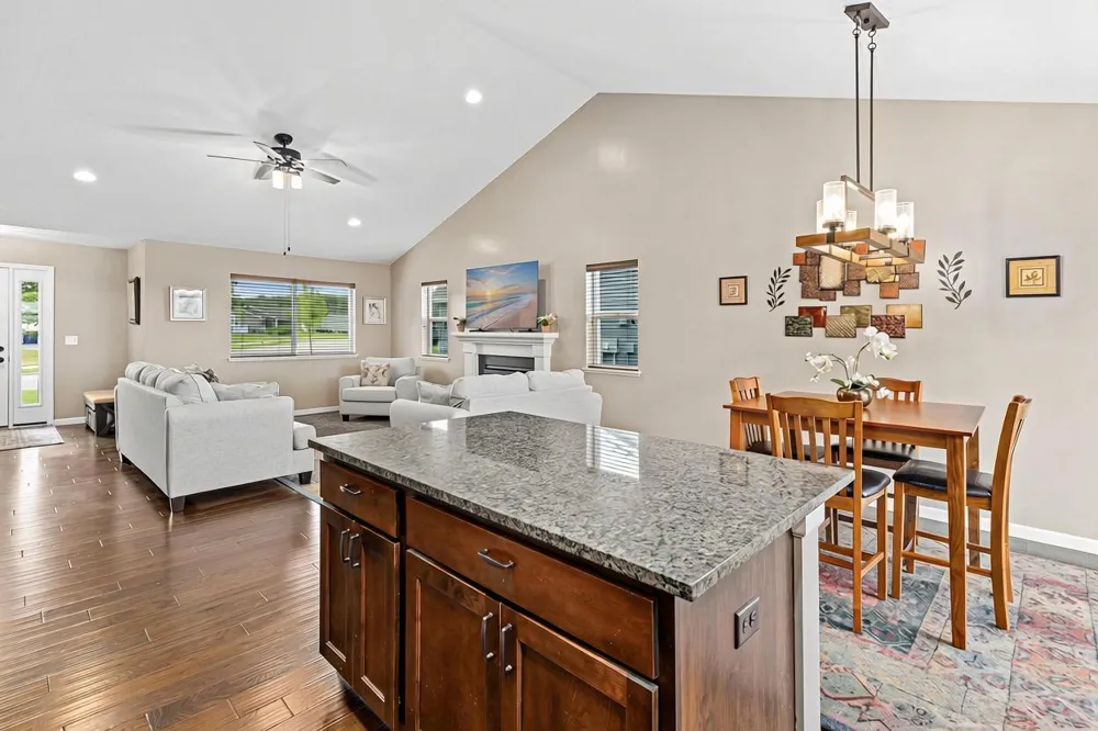 914 Prestwick Drive Belle Plaine, MN 56011
