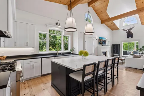 5140 Greenwood Circle