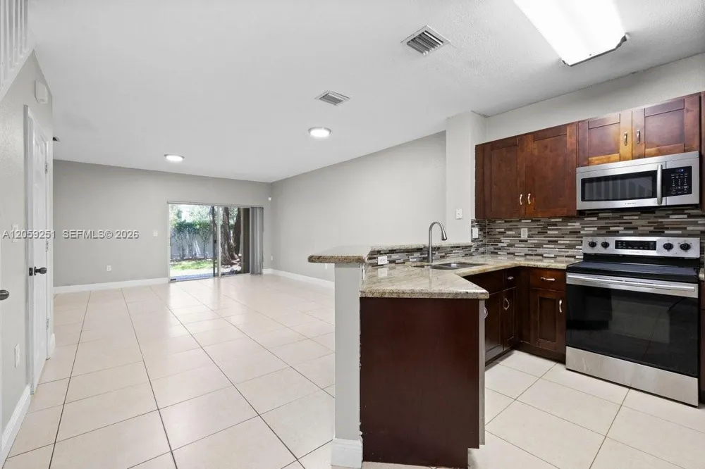 7929 Tuscany Dr Tamarac, FL 33321