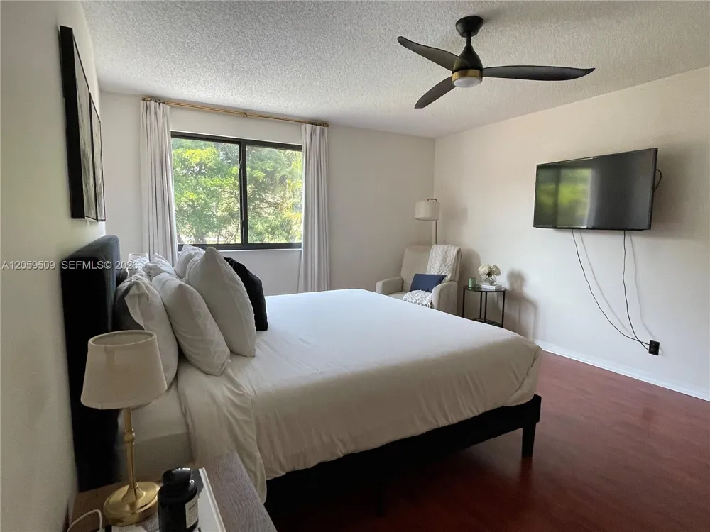 1456 Sabal Trl Weston, FL 33327