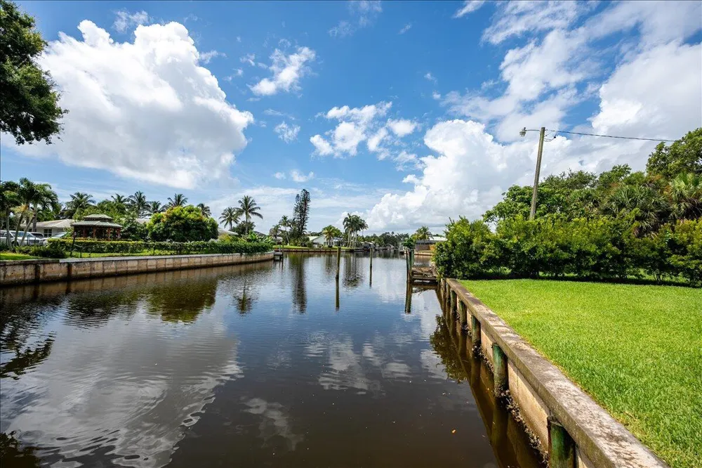 2066 5TH COURT SE Vero Beach, FL 32962