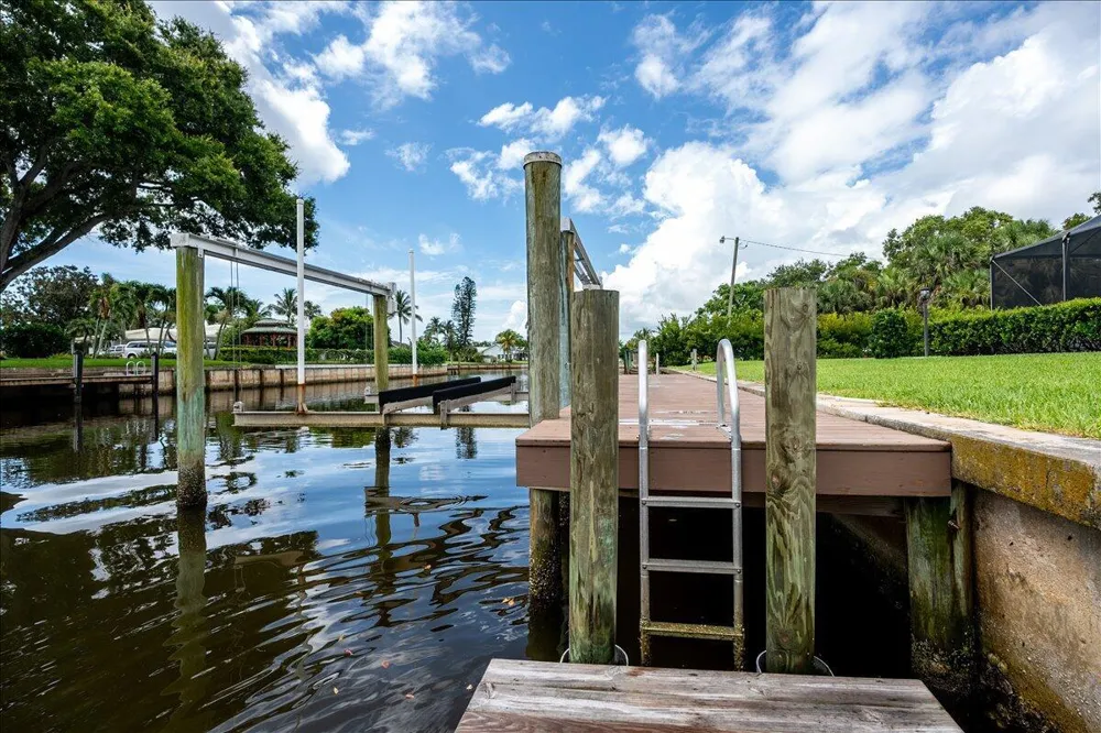 2066 5TH COURT SE Vero Beach, FL 32962