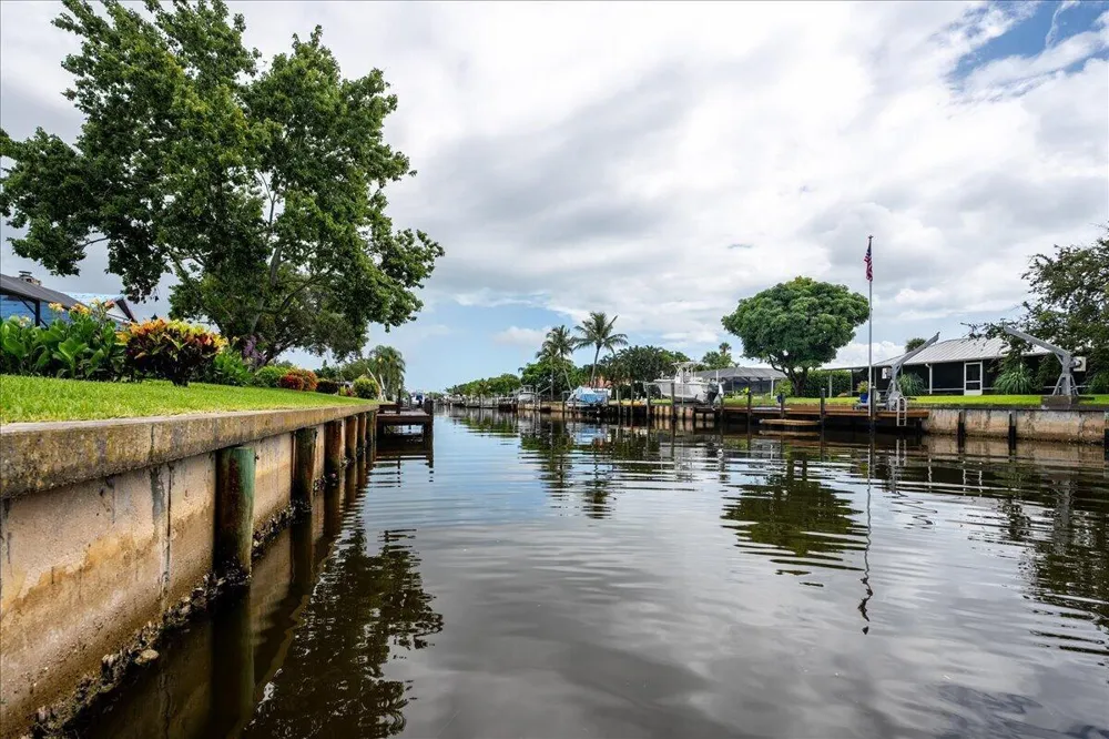2066 5TH COURT SE Vero Beach, FL 32962