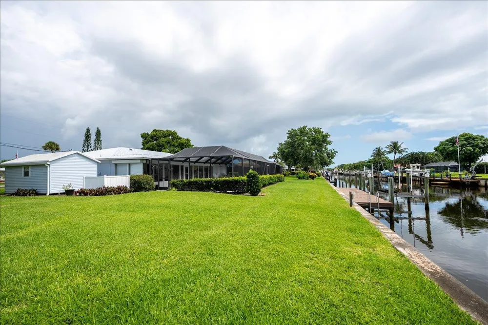2066 5TH COURT SE Vero Beach, FL 32962
