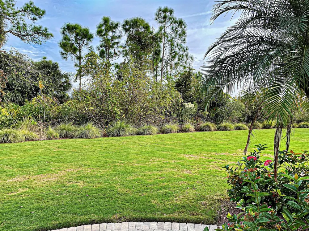 233 PALIDORO CIRCLE Nokomis, FL 34275