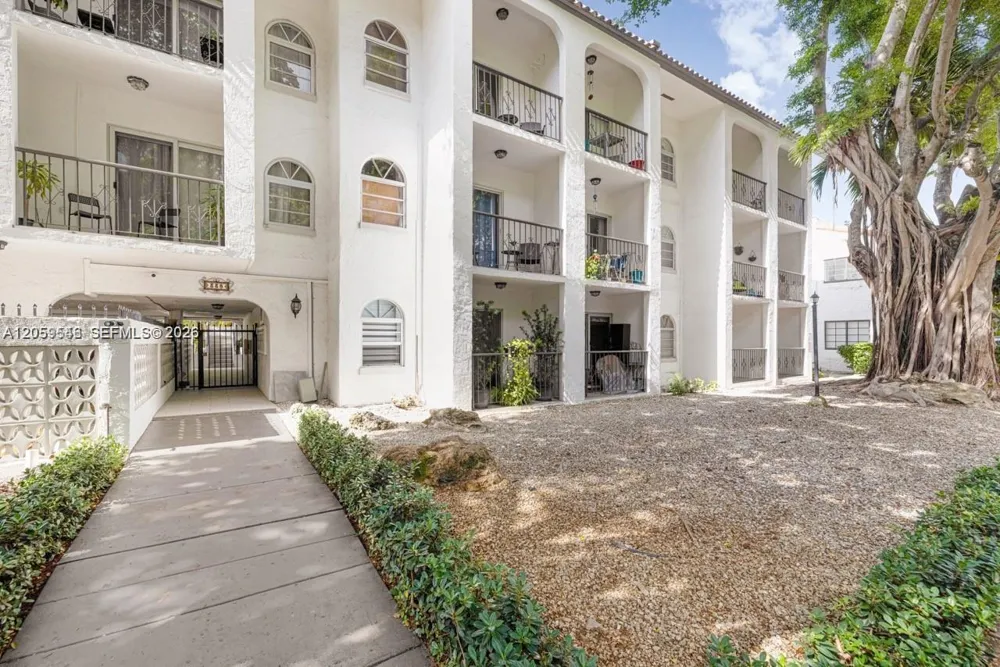 338 Majorca Ave #207 Coral Gables, FL 33134