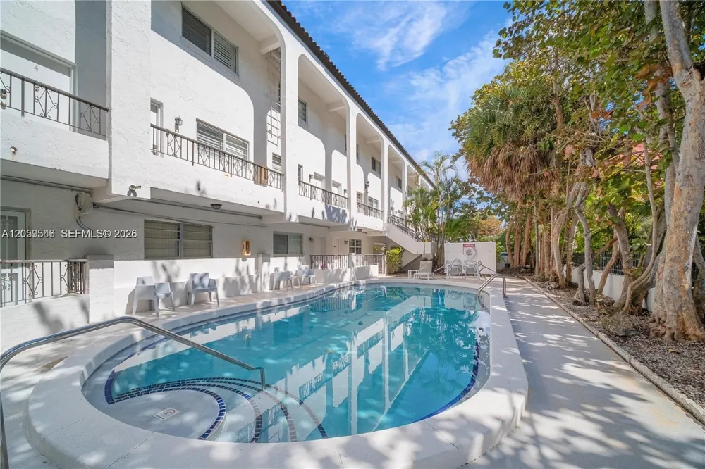 338 Majorca Ave #207 Coral Gables, FL 33134