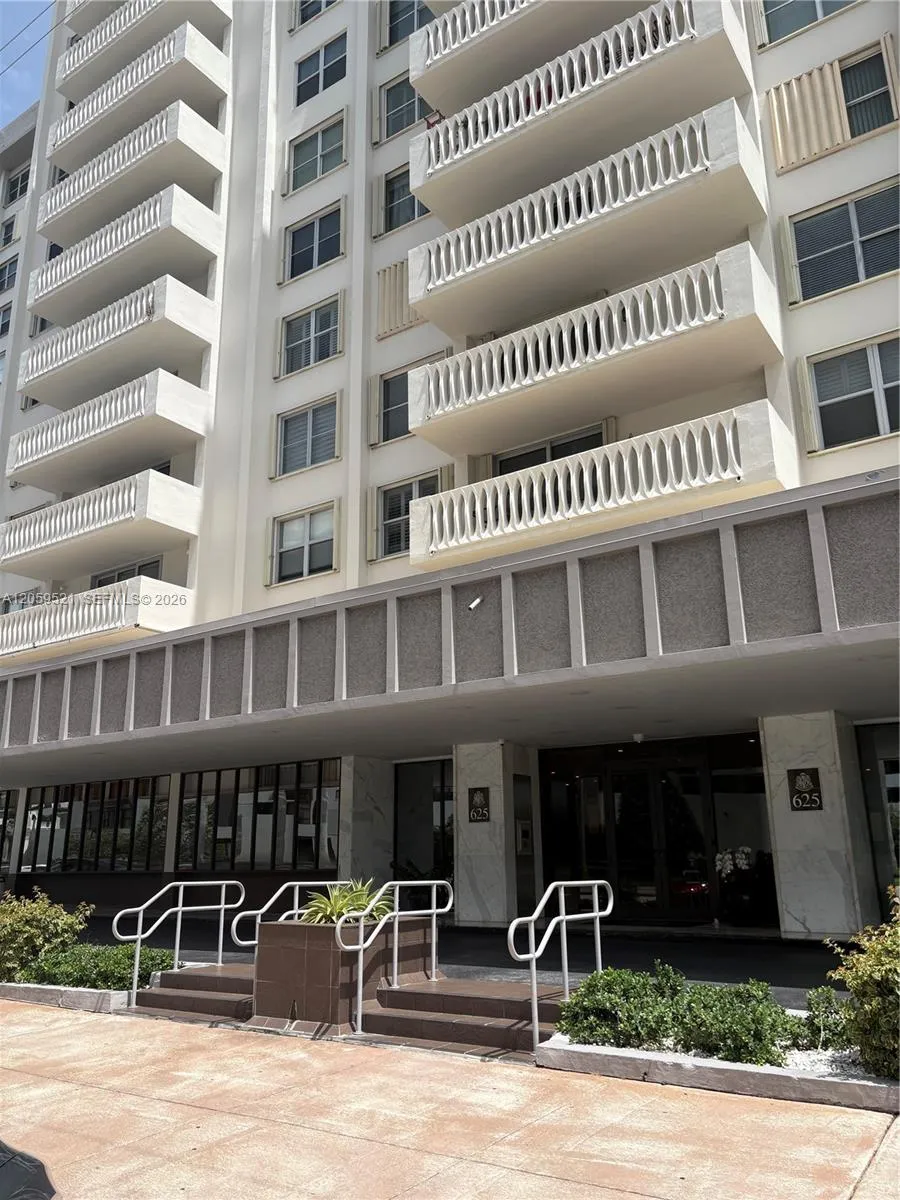 625 Biltmore Way #501 Coral Gables, FL 33134