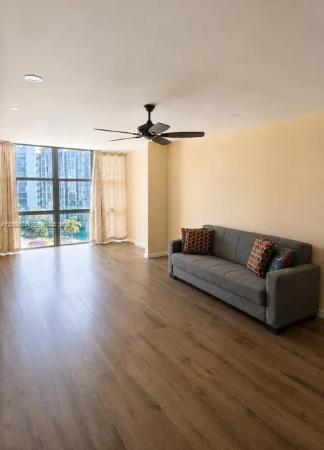 800 Parkview Dr #716 Hallandale Beach, FL 33009