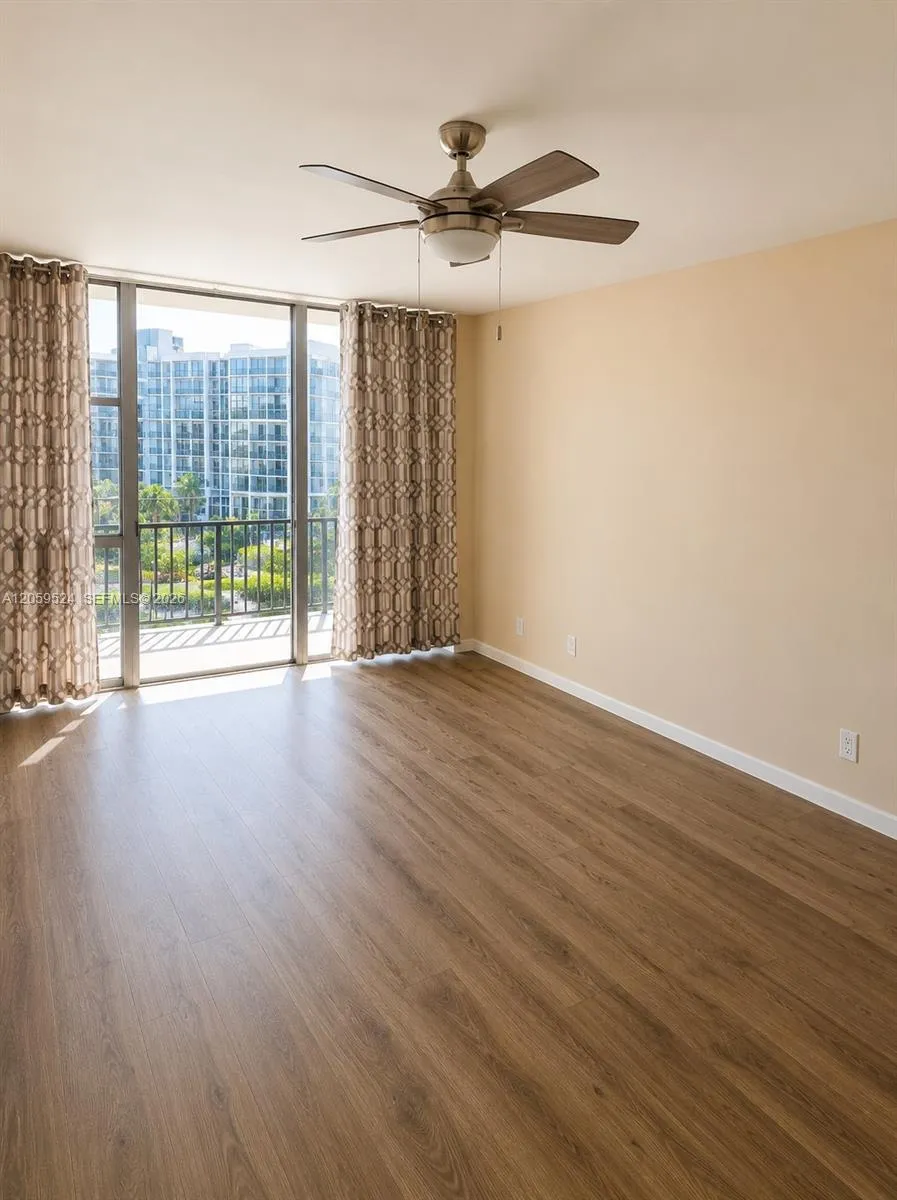 800 Parkview Dr #716 Hallandale Beach, FL 33009