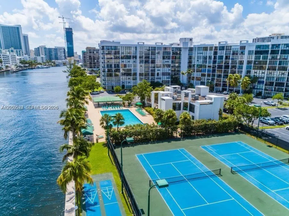 800 Parkview Dr #716 Hallandale Beach, FL 33009