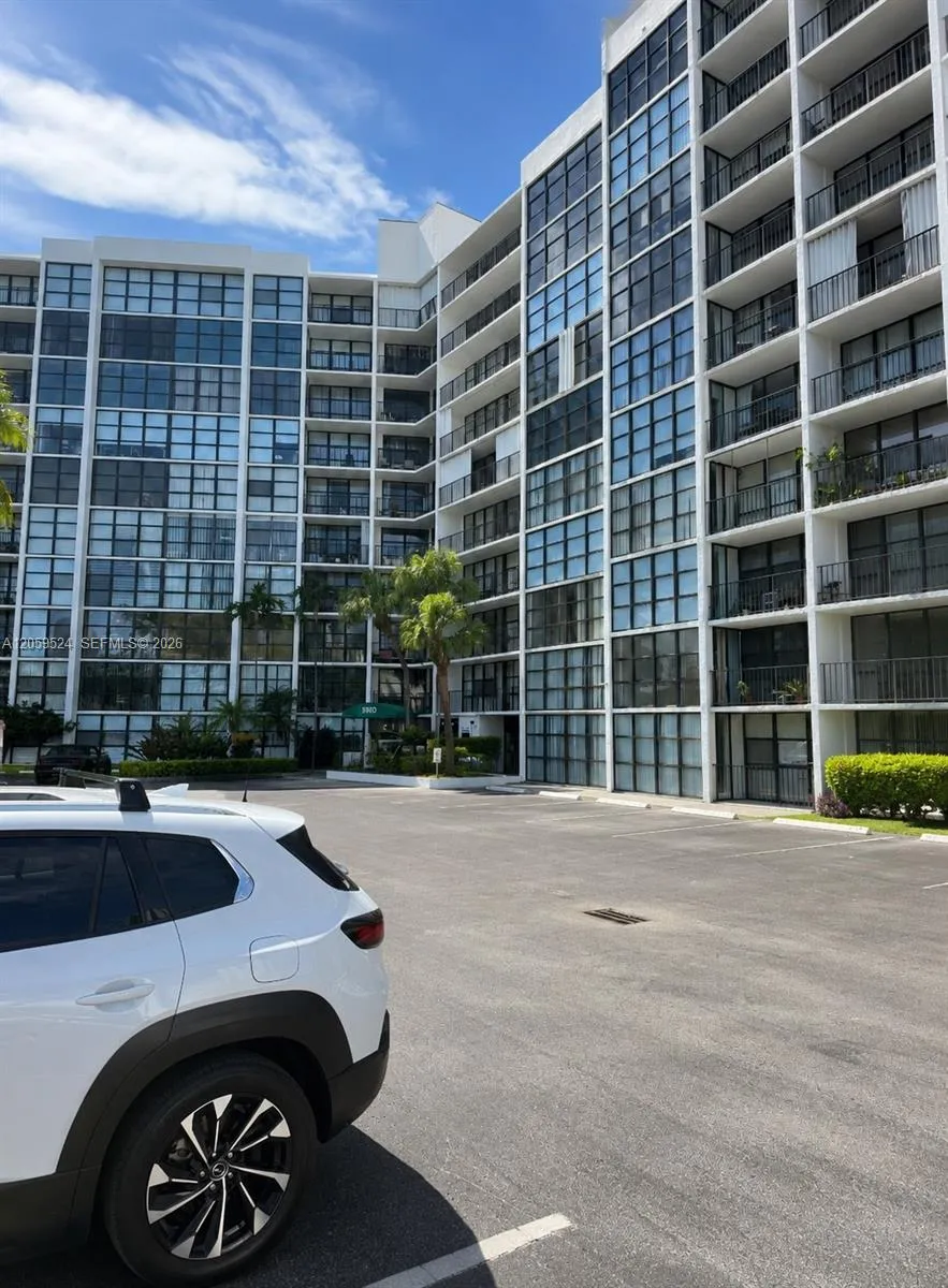 800 Parkview Dr #716 Hallandale Beach, FL 33009