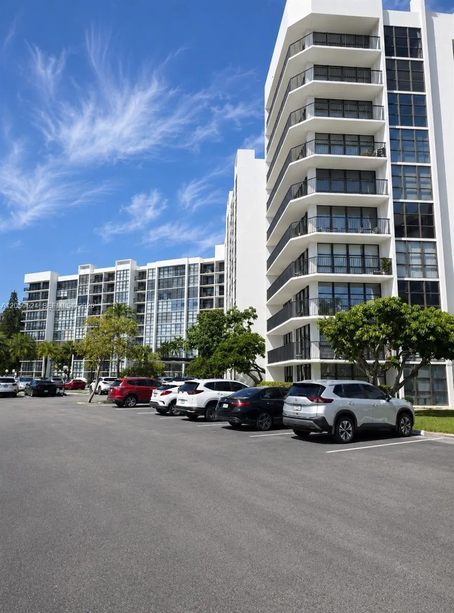 800 Parkview Dr #716 Hallandale Beach, FL 33009