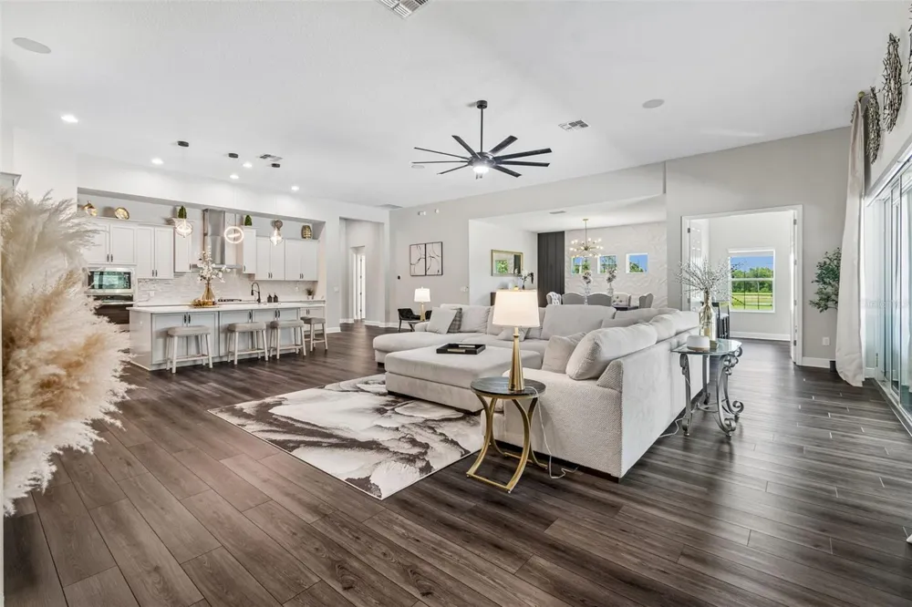 10597 MEADOWRUN DRIVE Lithia, FL 33547