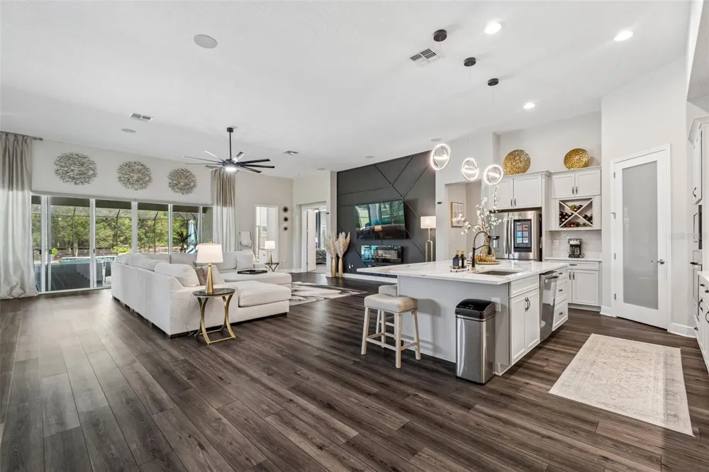 10597 MEADOWRUN DRIVE Lithia, FL 33547