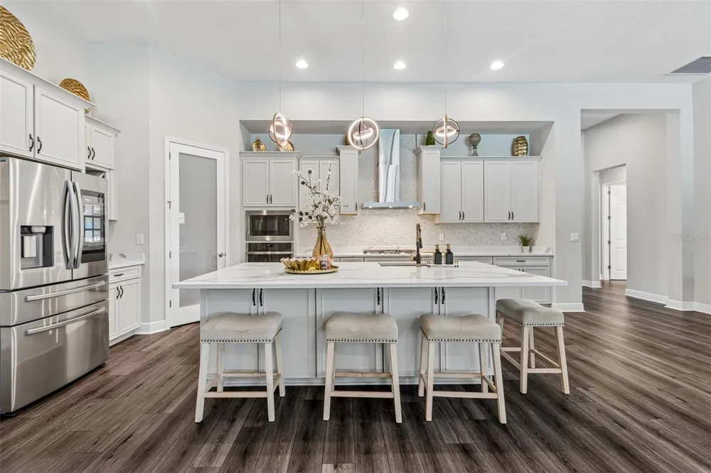 10597 MEADOWRUN DRIVE Lithia, FL 33547