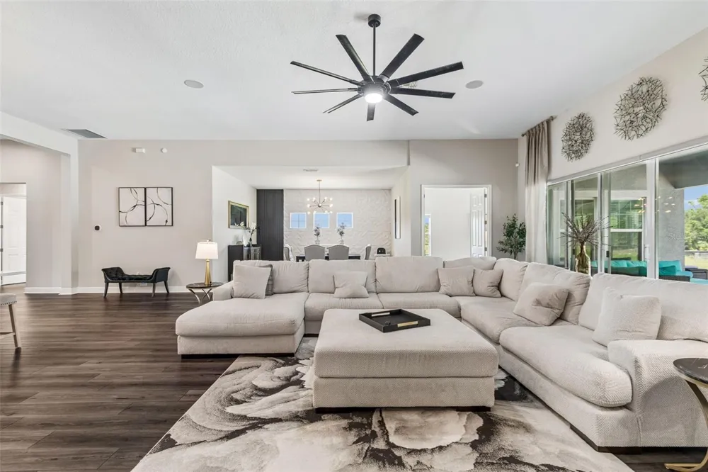 10597 MEADOWRUN DRIVE Lithia, FL 33547