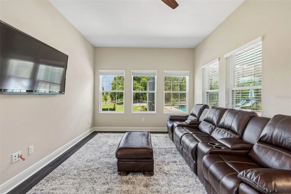 10597 MEADOWRUN DRIVE Lithia, FL 33547