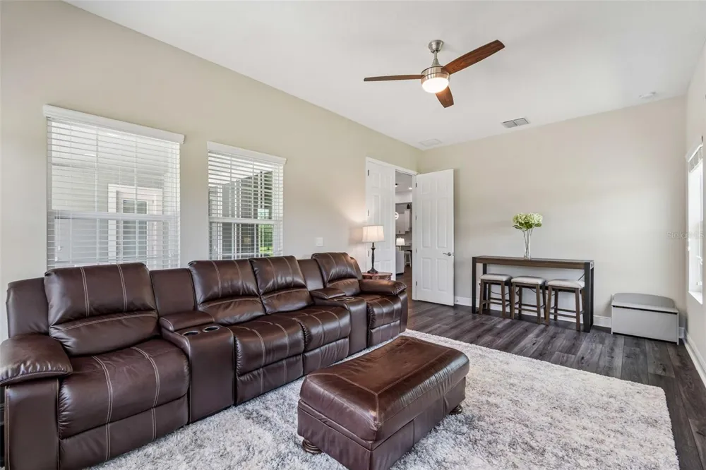 10597 MEADOWRUN DRIVE Lithia, FL 33547