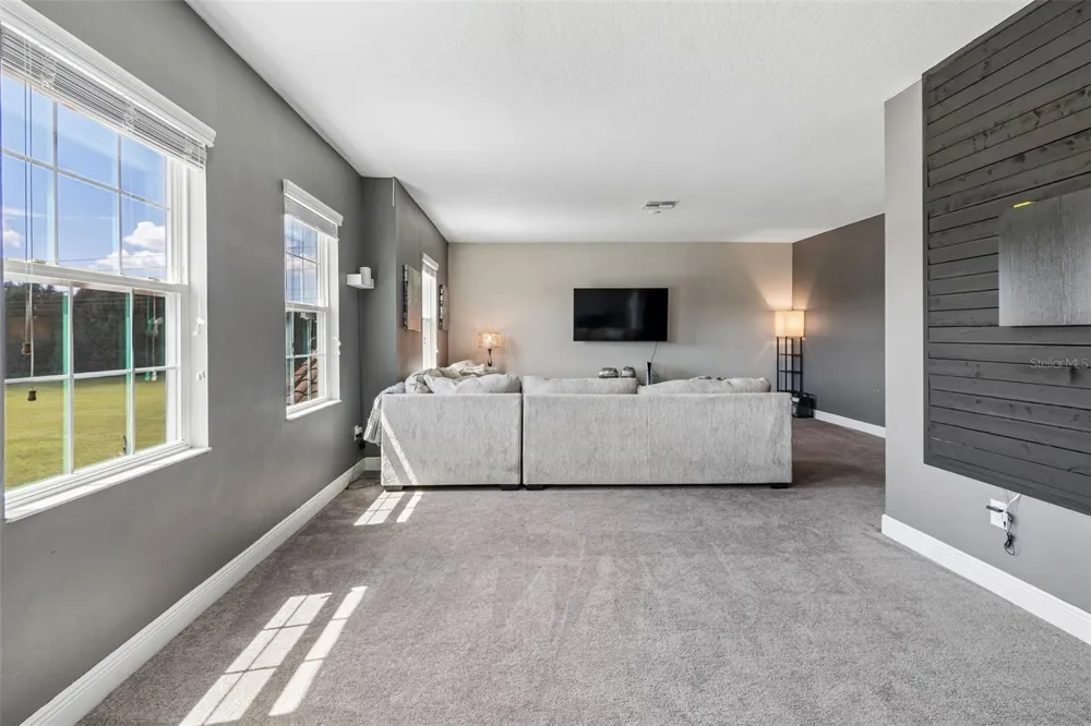 10597 MEADOWRUN DRIVE Lithia, FL 33547