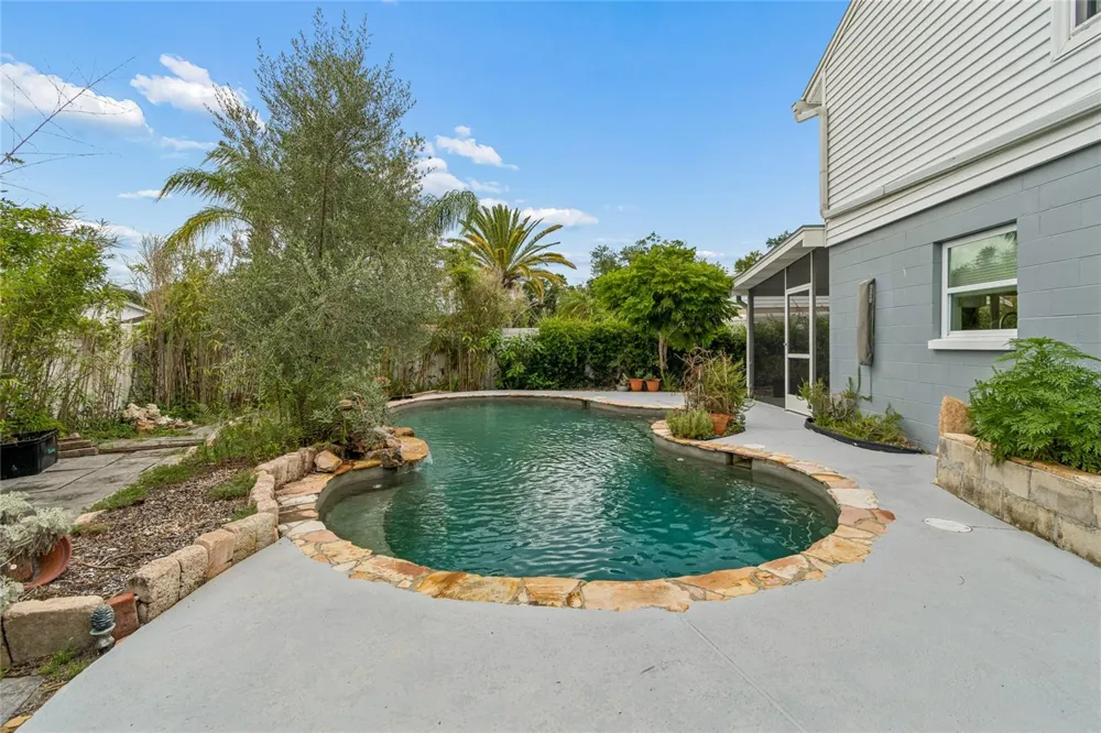 16018 SADDLESTRING DRIVE Tampa, FL 33618