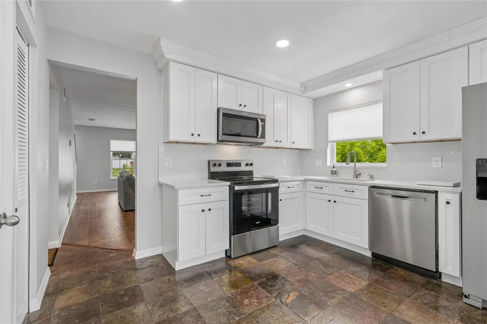 16018 SADDLESTRING DRIVE Tampa, FL 33618