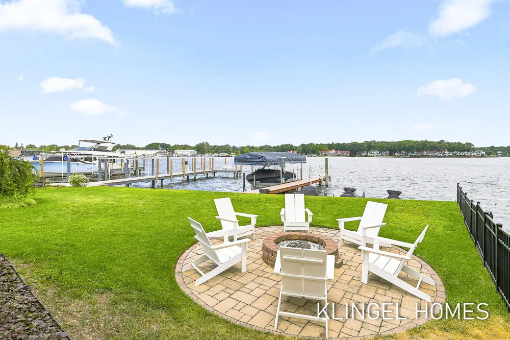 702 Elk Avenue Spring Lake, MI 49456
